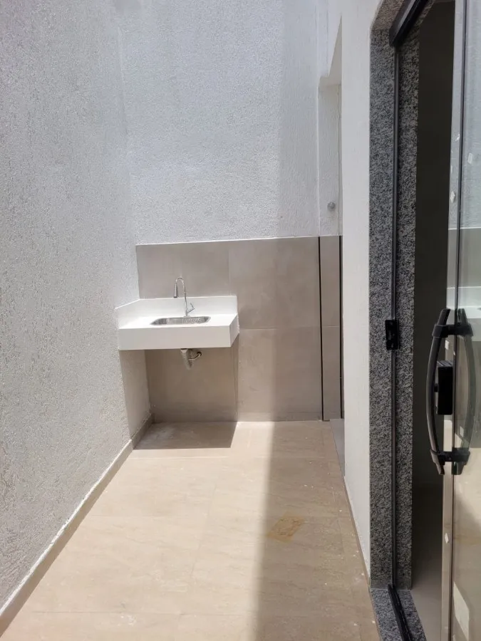 Imagem Casa Alto Padrão para Venda em Rio de Janeiro, Campo Grande, 2 dormitórios, 1 suíte, 2 banheiros, 1 vaga