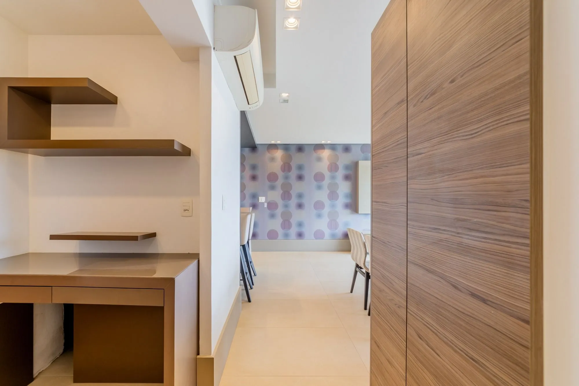 Imagem Apartamento semimobiliado, com 94m privativos, 2 suites e 3 vagas de garagem