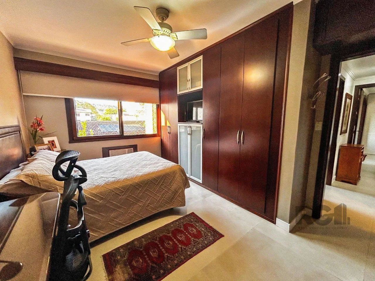 Imagem Casa 3 dormitórios, suíte, lareira, churrasqueira,, pátio, vaga garagem com 309 m² privativos.