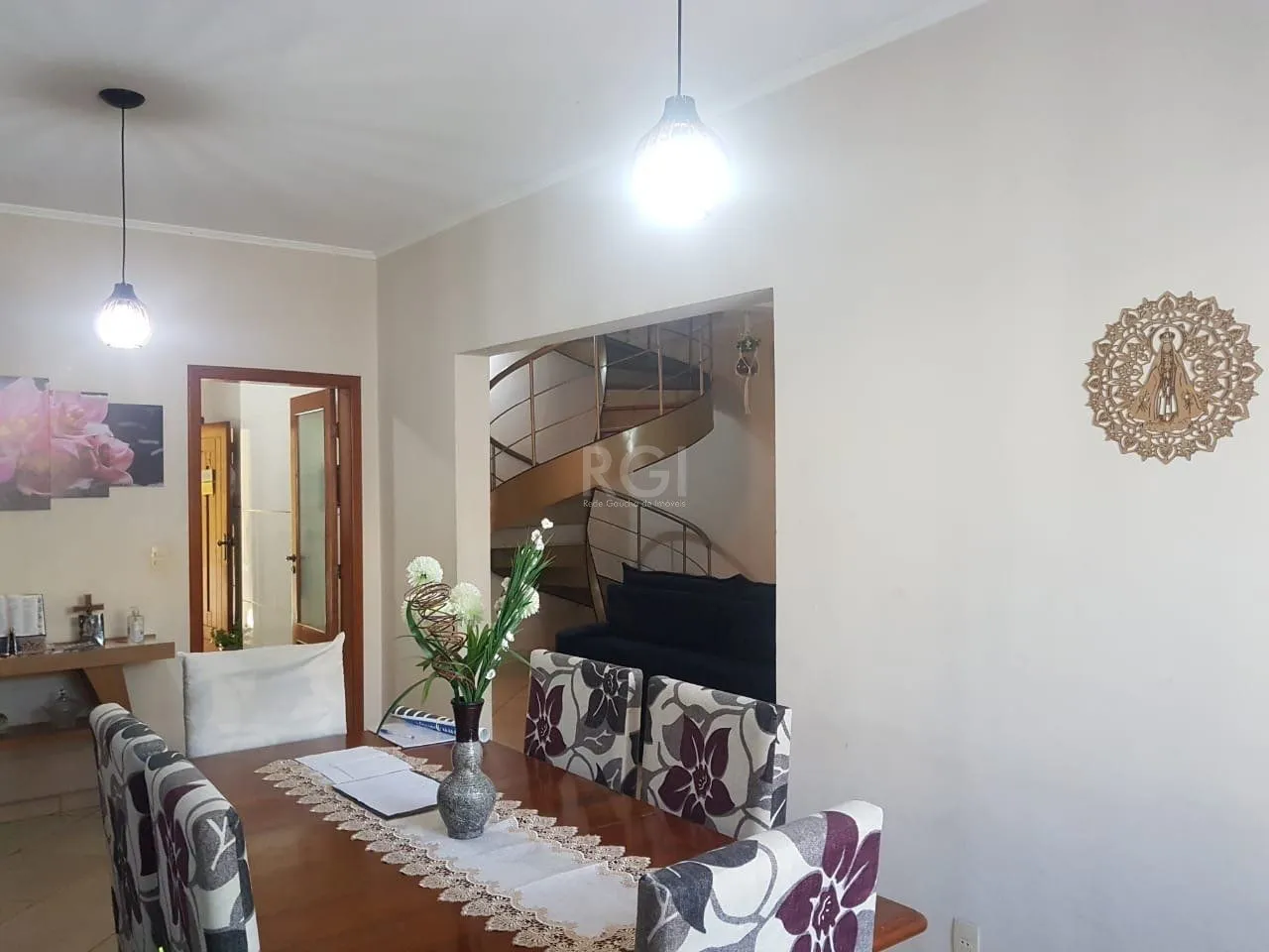 Imagem Casa para Venda - 300m², 4 dormitórios, sendo 1 suites, 2 vagas - Glória