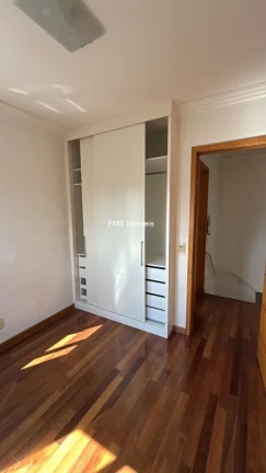 Imagem Apartamento Duplex para locação em Moema, com 2 quartos, 1 sala, 2 vagas.