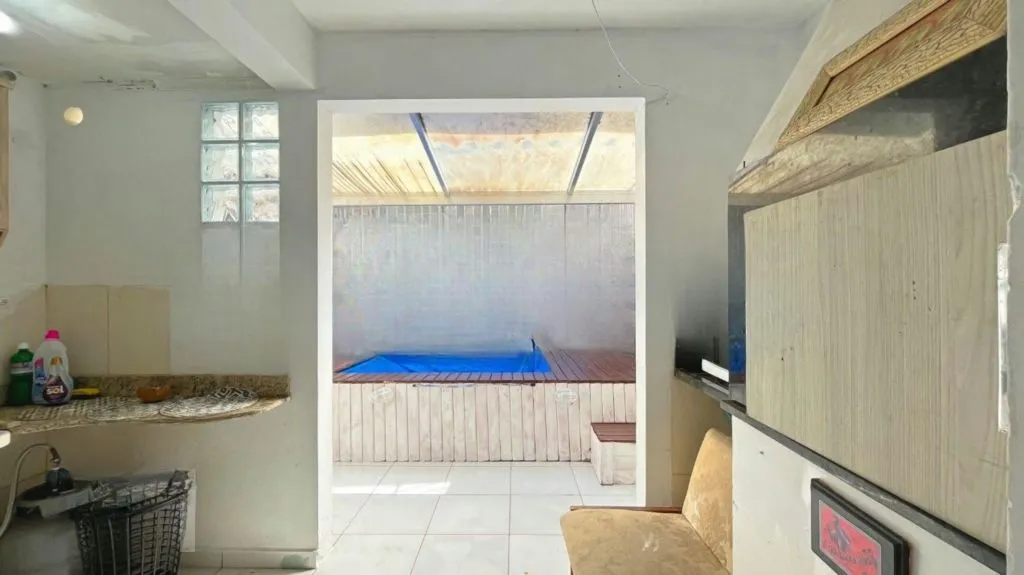 Imagem Casa de 2 dormitórios à venda Rua Heitor Kramer, Guarujá - Porto Alegre