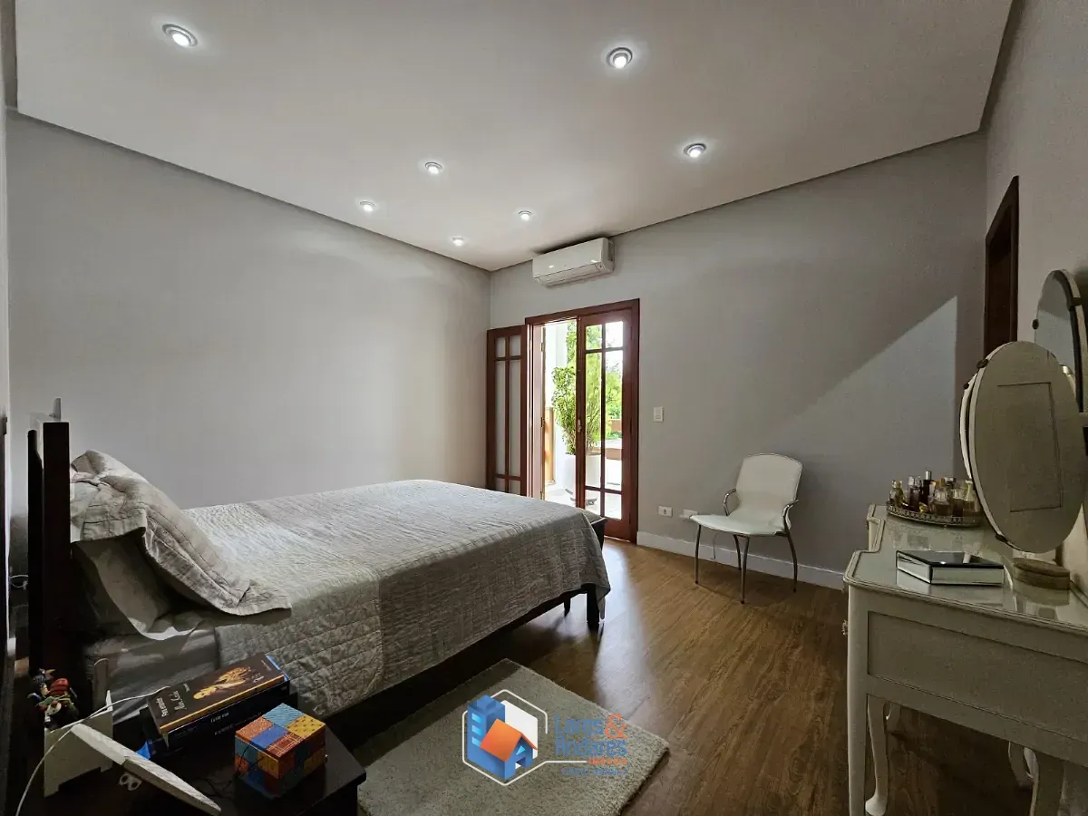 Imagem Sobrado para venda em Jardim Carlu com 4 quartos, sendo 2 suítes, 453m²
