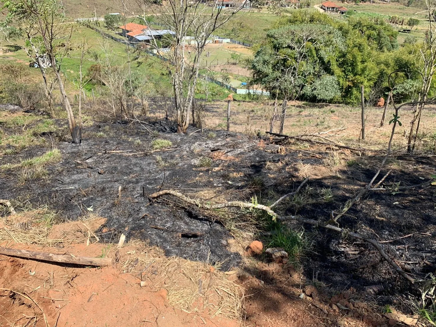 Imagem Chácara à venda Zona Rural, Lagoinha - SP