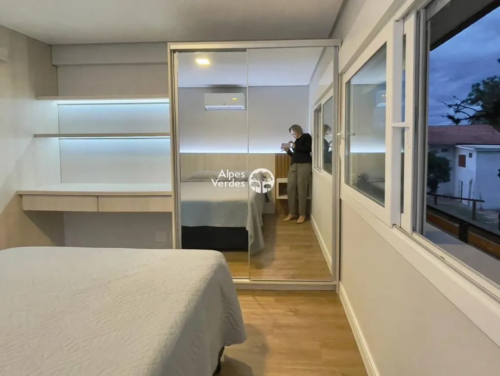 Imagem Vende-se apto com vista para a roda gigante de Canela-1 quarto-R$770.000,00
