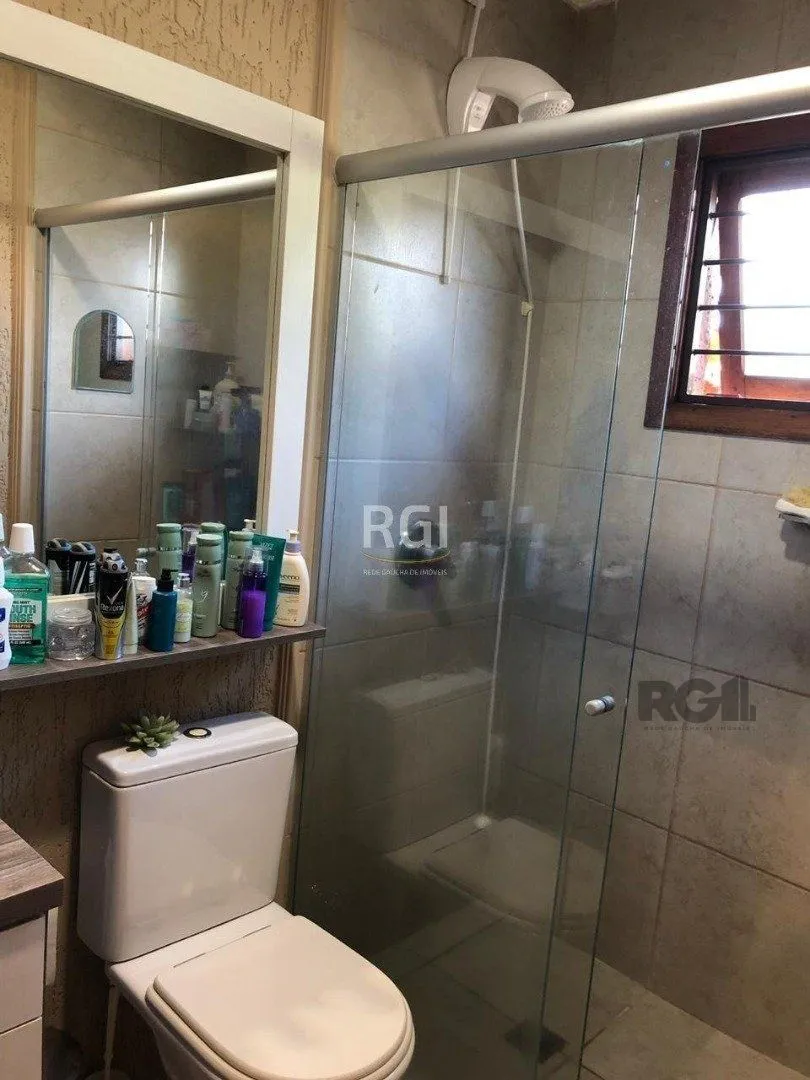 Imagem Casa residencial de 3 dormitórios sendo um uma suíte localizada no bairro Guarujá.