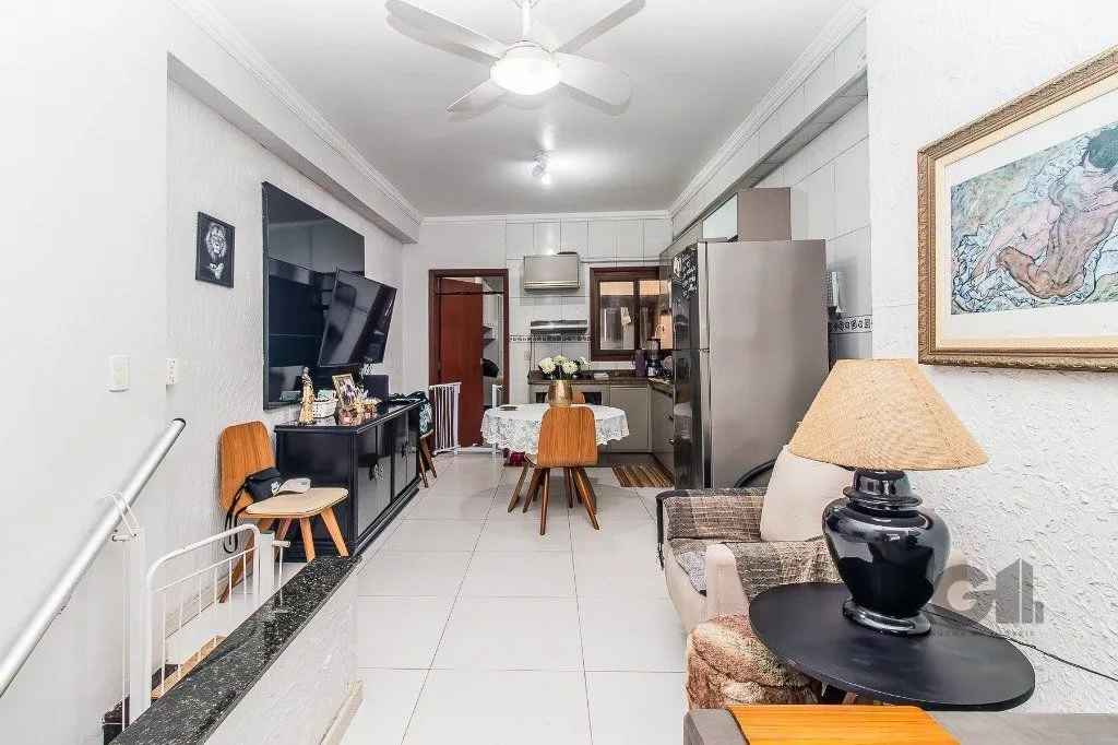 Imagem Casa para Venda - 110m², 2 dormitórios, sendo 1 suítes, 2 vagas - Menino Deus