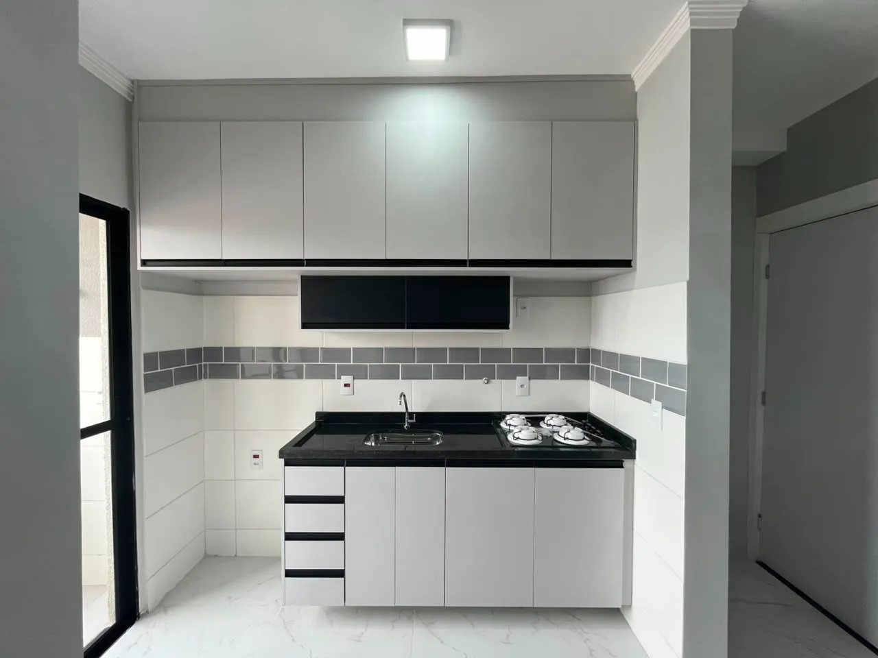 Imagem Apartamento à venda no Mirante Ipanema, Caguassu, com 46m², 2 quartos, varanda, andar alto, piscina e lazer completo. Aceita financiamento e FGTS.