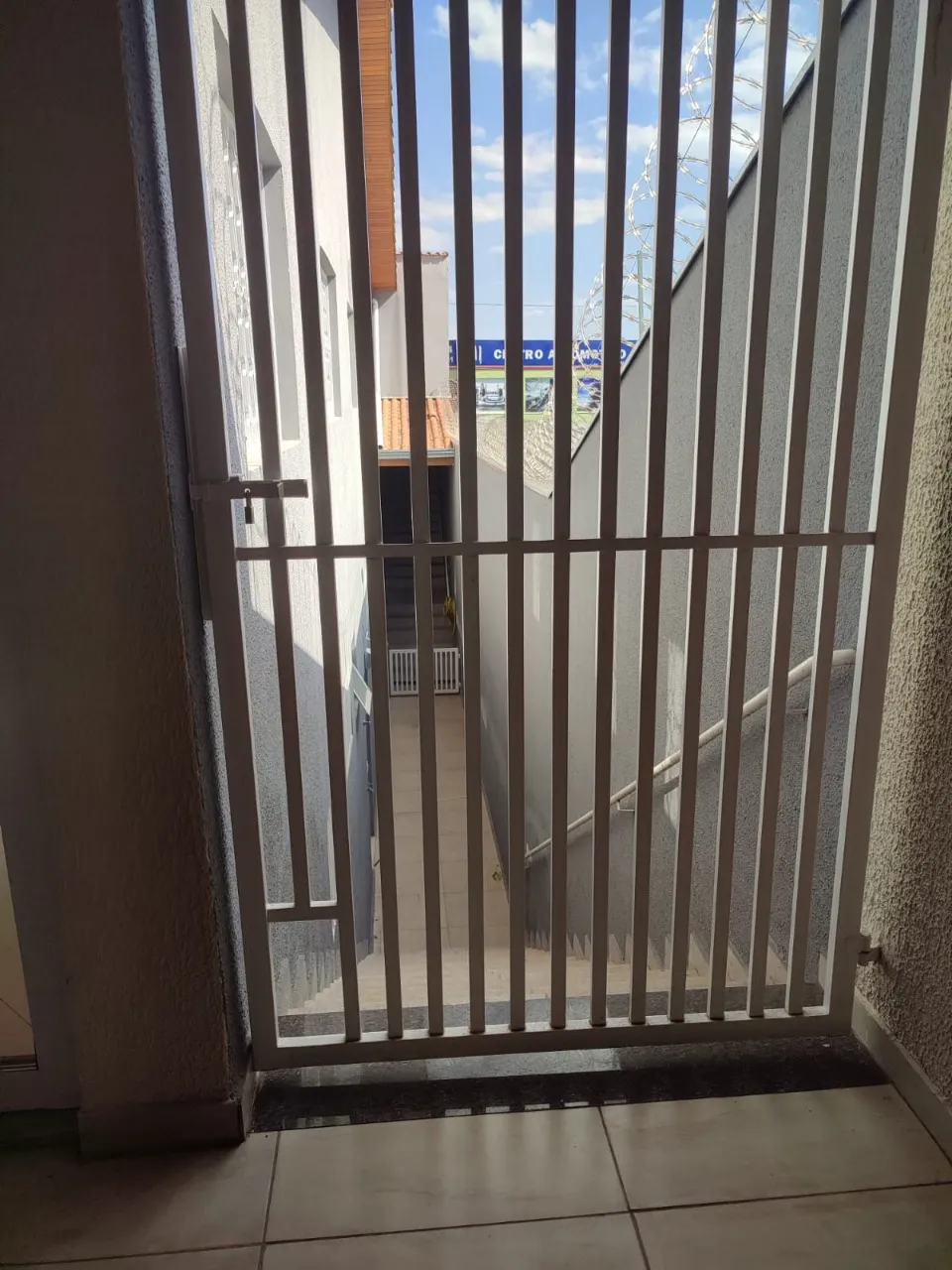 Imagem Imperdível Casa Comercial à Venda em Sorocaba-SP, Bairro Wanel Ville: 2 Quartos, 1 Suíte, 1 Sala, 3 Banheiros, 1 Vaga de Garagem e 380m² de Área.