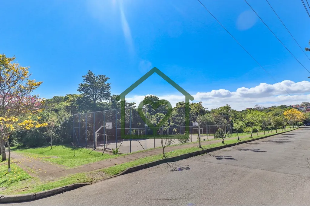 Imagem Terreno plano com 200 m2 (8 m de frente por 25 m de comprimento), localizado em rua calma e arboriza...