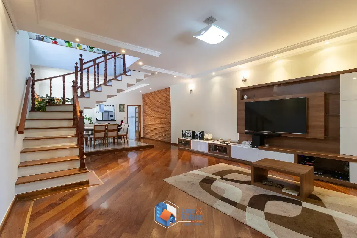 Foto do imóvel Sobrado para venda em Vila Clementino com 3 quartos, sendo 3 suítes, 241m² em Rua Luís Mazzarolo
