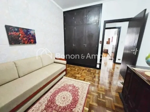 Imagem Casa bem localizada, em avenida consolidada, rodeada por clínicas, comércio, escritórios e estaci...