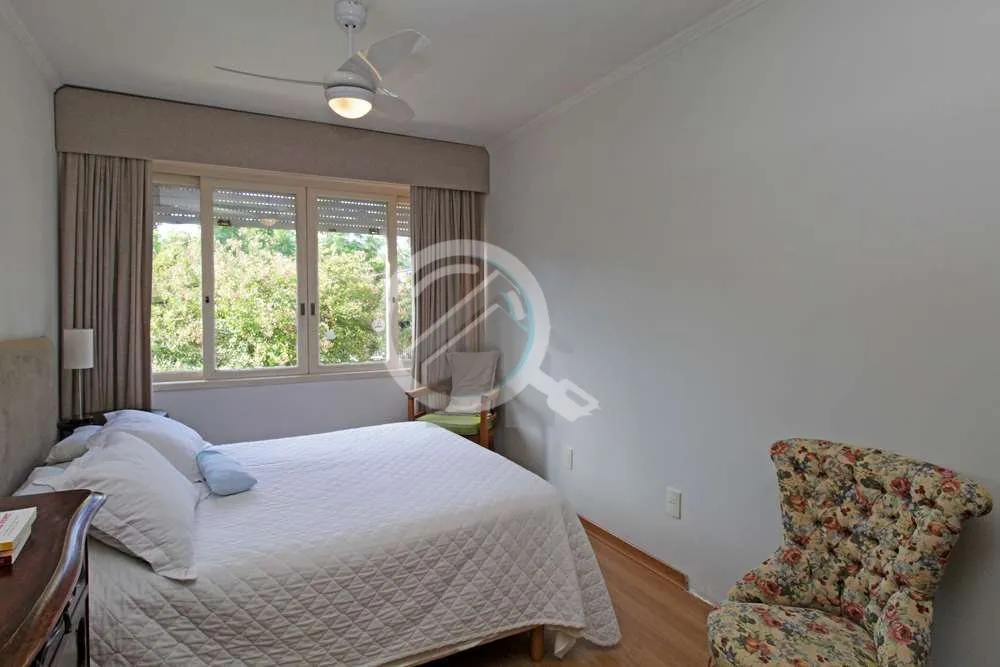 Imagem Localizado no coração do charmoso bairro Moinhos de Vento, este apartamento de 100m² oferece o eq...