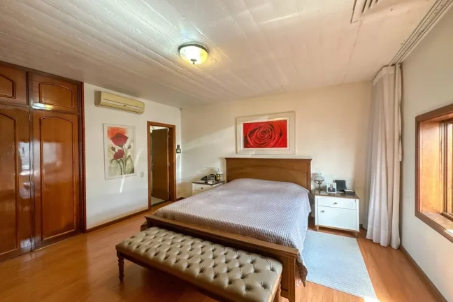 Imagem Casa para venda no bairro Três Figueiras em Porto Alegre