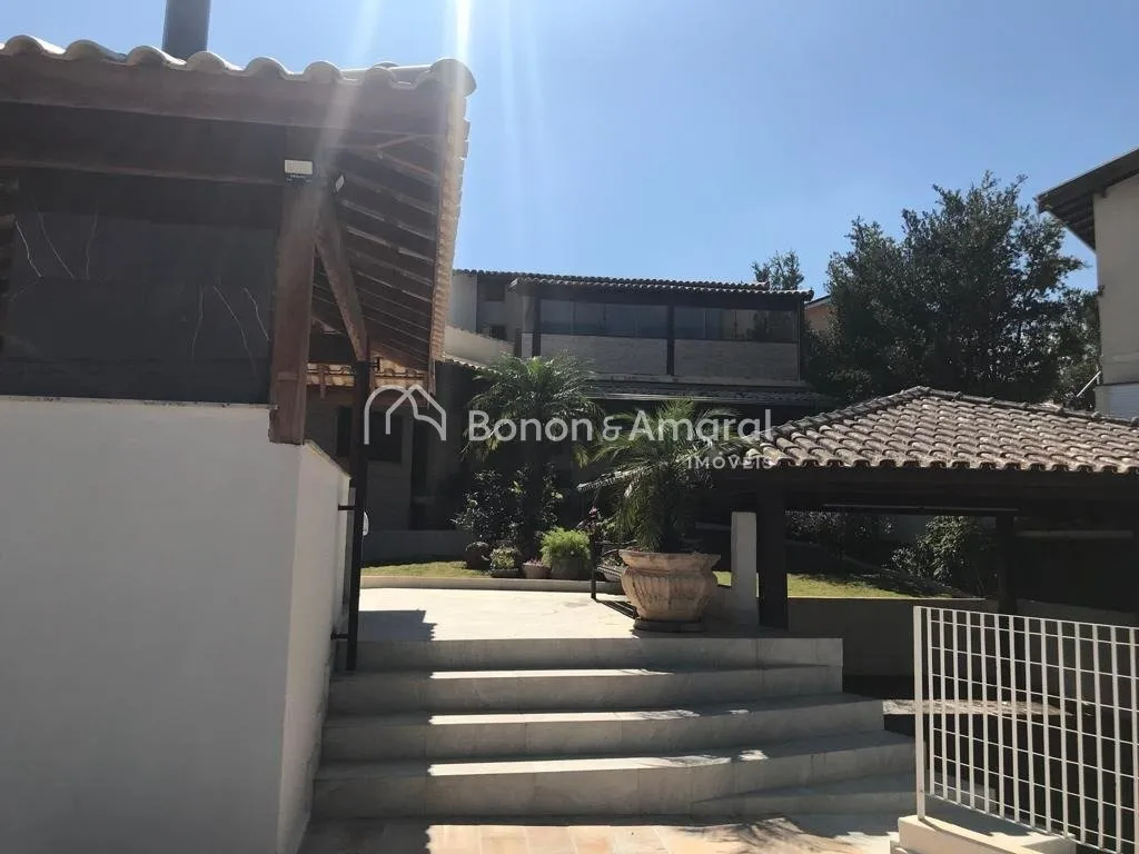 Imagem Casa à venda no San Conrado com 5 quartos, 3 suítes, piscina, área gourmet e 650 m²