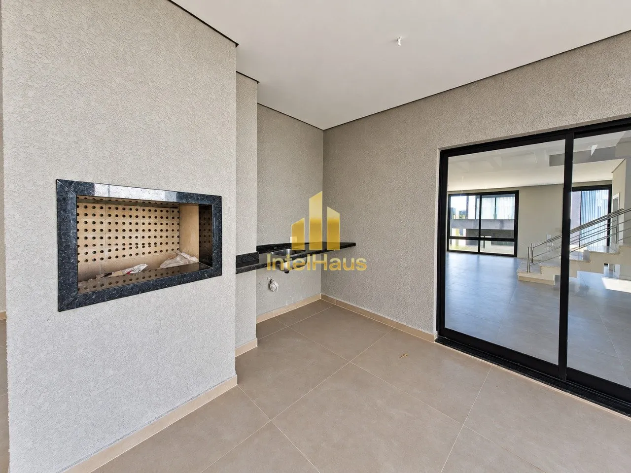 Imagem Apresentamos este sobrado recém-construído no Residencial Alto Boulevard, com arquitetura contempo...