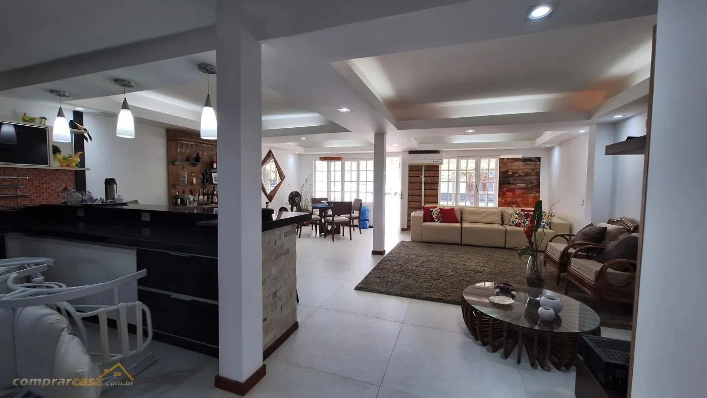Imagem Casa em Condomínio para Venda em Cabo Frio / RJ no bairro Ogiva