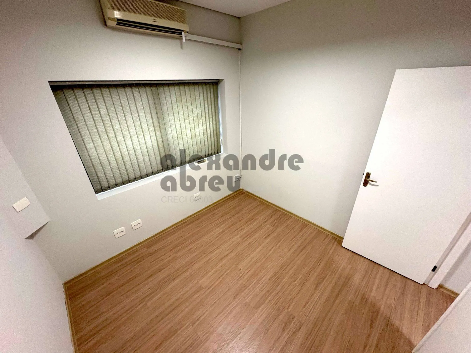 Imagem Aluga-se escritório comercial de 30 m² com 2 salas em Edifício no Morumbi