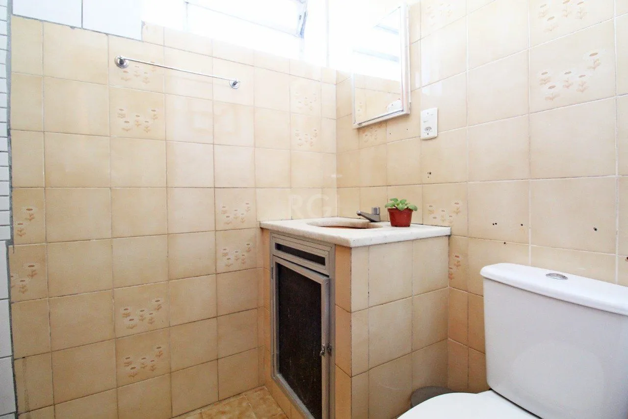 Imagem Casa 5 dormitórios, 1 suíte, 2 vagas de garagem, no bairro Camaquã, Poa/RS.