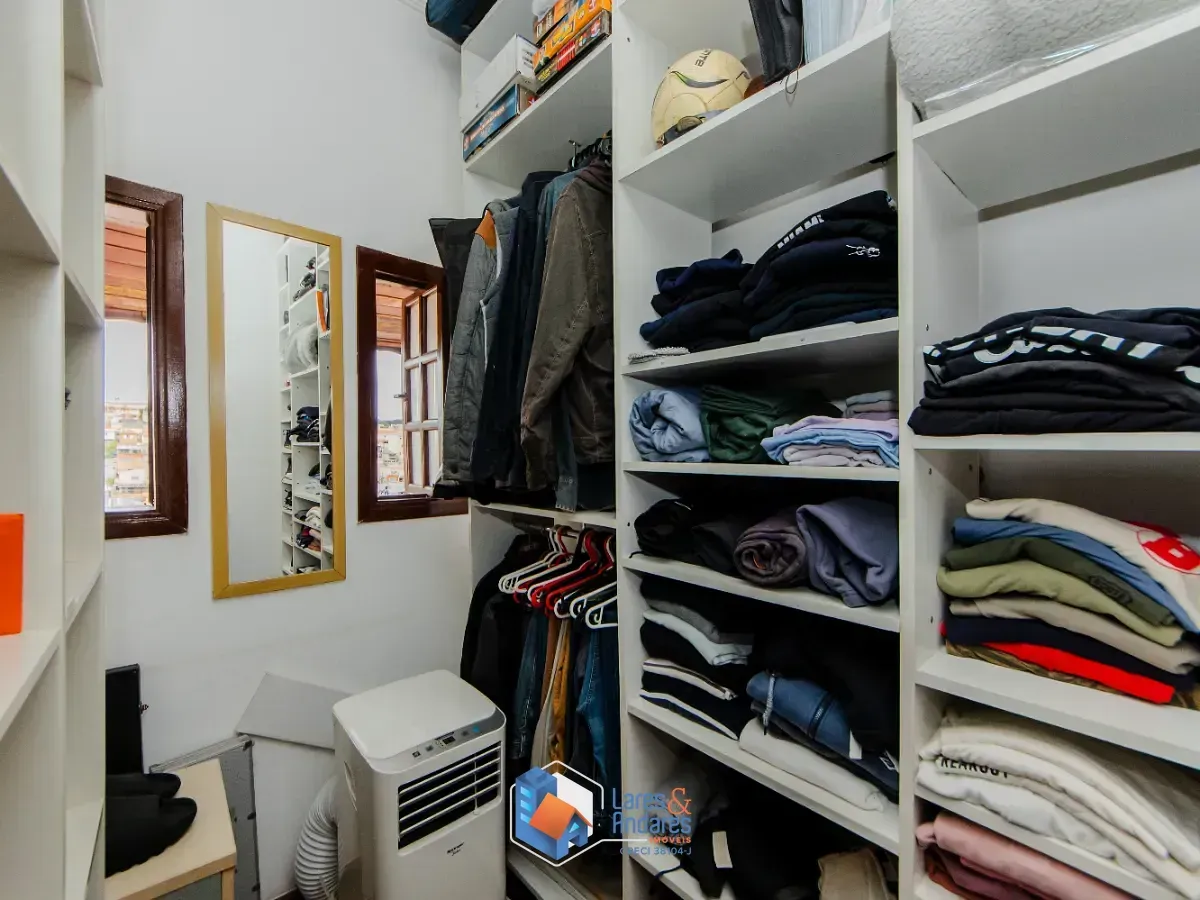 Imagem Casa para venda em Conjunto Residencial Santa Terezinha com 4 quartos, sendo 1 suíte, 192m²