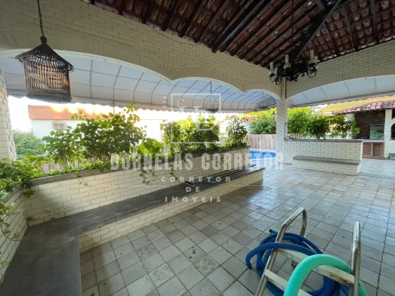 Imagem CASA ALTO PADRÃO COM 5 QUARTOS, DE FRENTE PARA O MAR, NA ESQUINA DA AVENIDA PRINCIPAL
