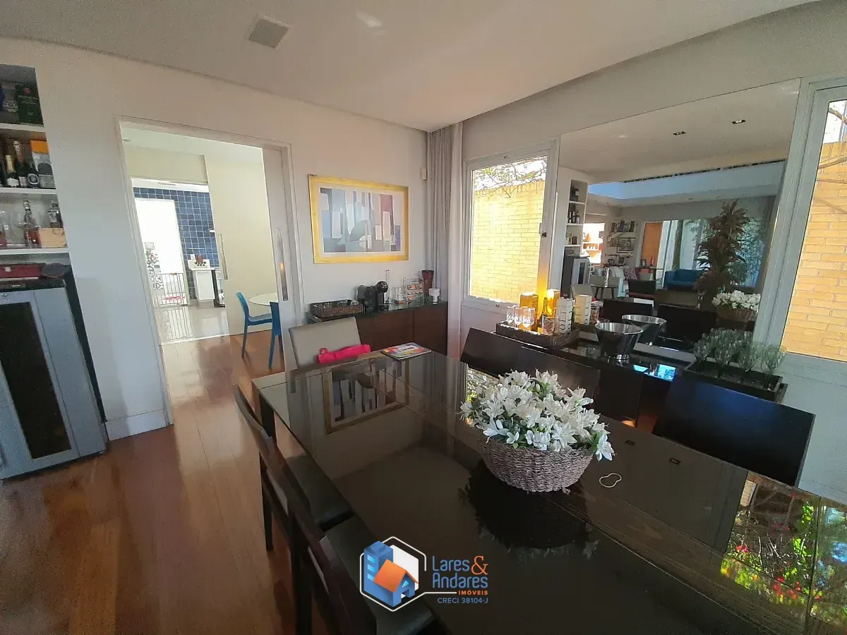 Imagem Casa no condomínio Villa Laplace para venda com 4 quartos, sendo 4 suítes, 575m²