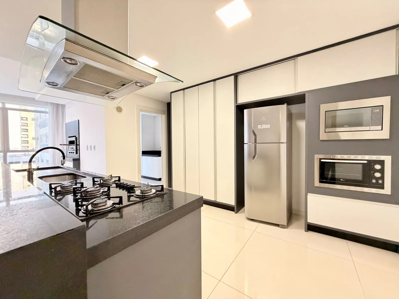 Imagem Apartamento com vista para o mar à venda com 220m2 por R$ 3.900.000,00