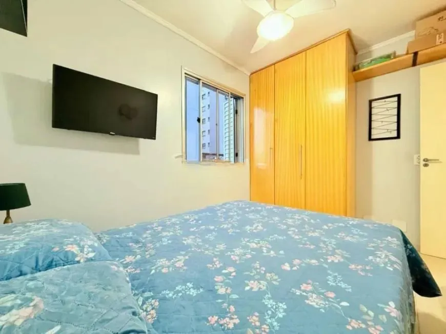 Imagem Apartamento com 3 dormitórios, sacada e churrasqueira.
