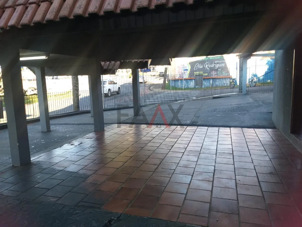Imagem Sala comercial ao Lado do GRESGA em frente a Av. Manoel Ribas em GUARAPUAVA