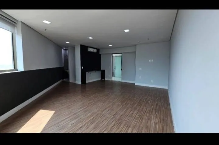 Imagem Conjunto de Salas Comerciais com Vista Panorâmica em Alphaville - 160m², 5 Banheiros e 3 Vagas Cobertas