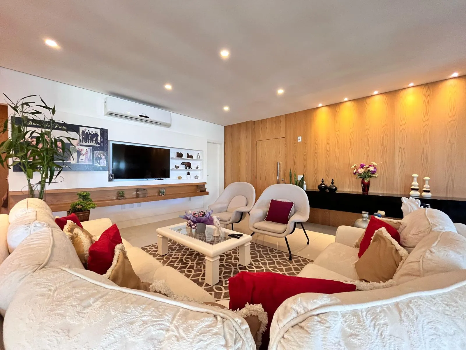 Imagem Apartamento com vista para o mar à venda com 193m2 por R$ 3.350.000,00