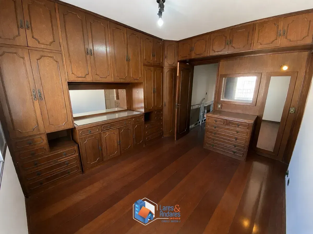 Imagem Sobrado para venda em Vila Babilônia com 4 quartos, sendo 1 suíte, 135m²