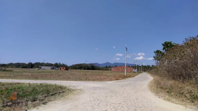Foto do imóvel Terreno a Venda - Maracanaú, CE em Travessa Almeida