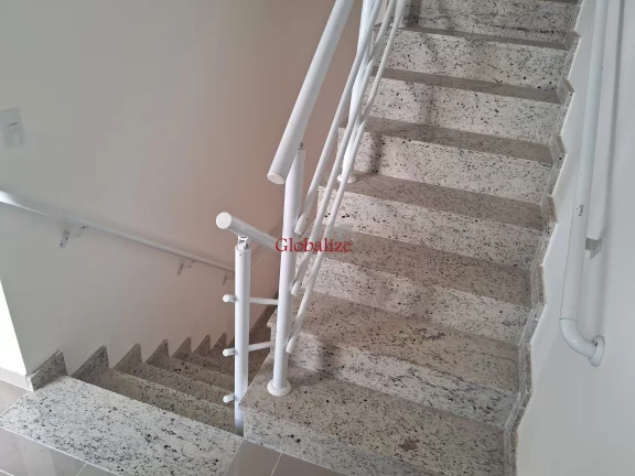 Imagem Belo sobrado em Vilagio no bairro do Marapé com 2 suítes, garagem privativa a venda por R$ 695.000,00