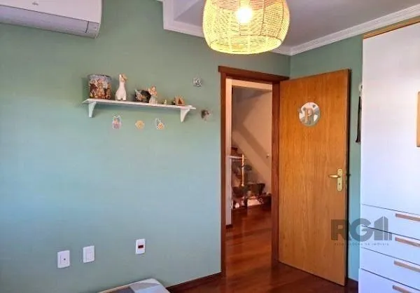 Imagem Casa em condomínio em Ipanema de 3 dormitórios e 2 vagas