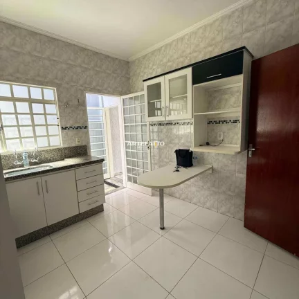 Imagem VENDE-SE ÓTIMA CASA DE ESQUINA – SAMEL PARK