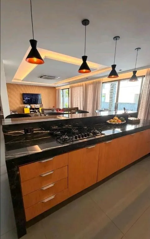Imagem Mansão mobiliada com 5 suítes no Condomínio Alamoana. Sofisticação, automação, segurança 24h e lazer completo em Cabedelo.