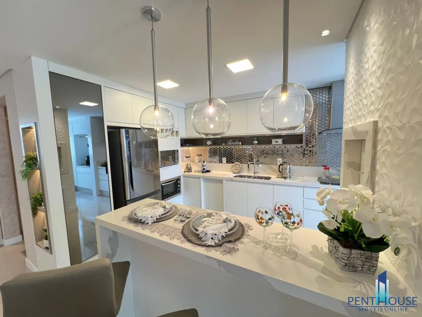 Imagem Apartamento Zona Central para Venda em Balneário Camboriú, CENTRO, 3 dormitórios, 3 suítes, 4 banheiros, 3 vagas