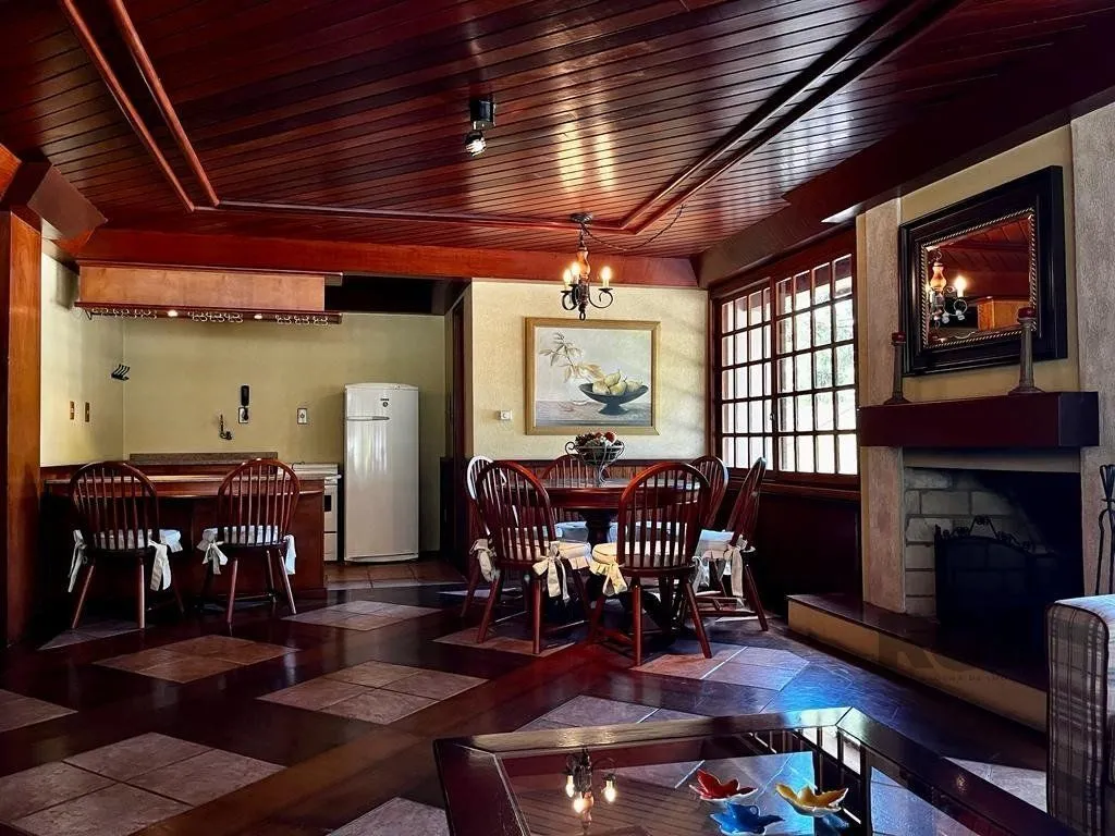 Imagem Cobertura duplex com 2 suítes e uma vaga para Comprar em Gramado.