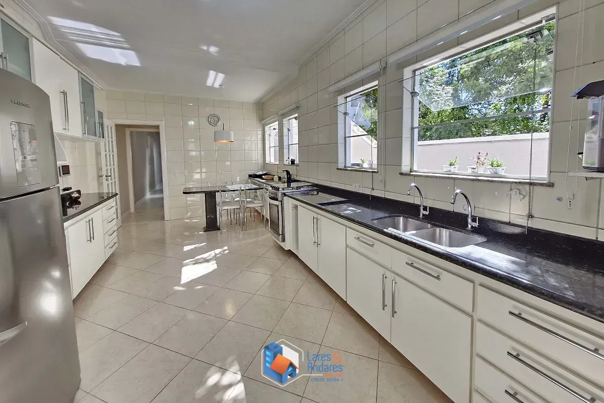 Imagem Sobrado para venda em Tucuruvi com 3 quartos, sendo 3 suítes, 234m²