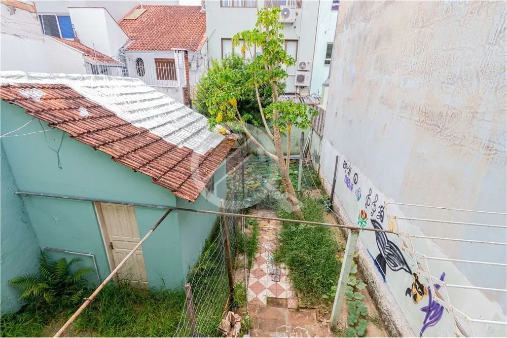 Imagem Ótima localização para comércio e residencial. Sobrado com duas casas com entradas individuais, ...