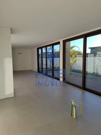 Imagem Casa com 3 dormitórios à venda sendo 3 suítes, 280.65 m² por - R$ 5.550.000,00 - Perequê - Porto Belo/SC