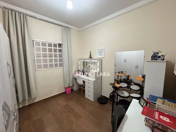 Imagem Casa à venda em Igarapé MG, bairro Canarinho.