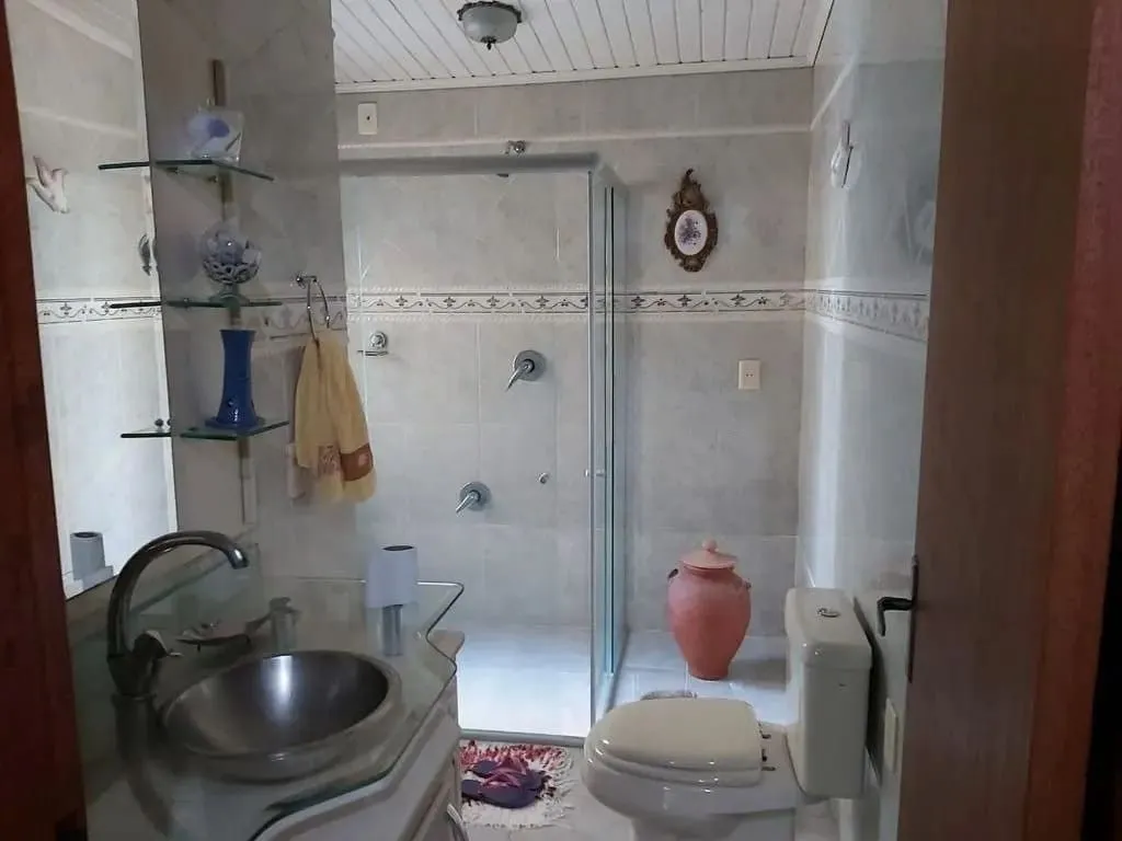 Imagem Casa com 4 dormitórios no bairro Passo da Areia