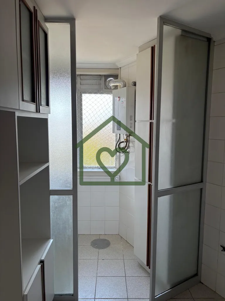 Imagem VENDO E FACILITO, ótimo apartamento com 2 dormitórios, 1 banheiro com gás central, ampla cozinha ...