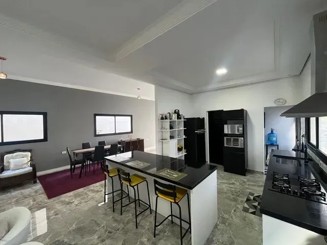 Imagem Casa de alto padrão em condomínio no bairro Suru em Santana de Parnaíba-SP: 3 quartos, 3 suítes, 2 salas, 5 banheiros, 2 vagas, 200m².