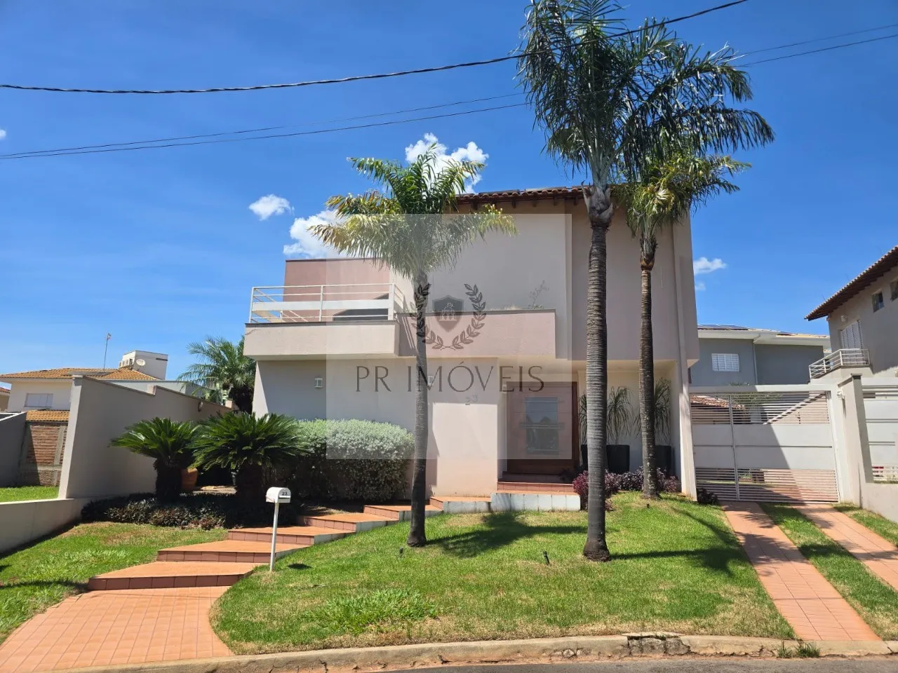 Foto do imóvel Casa de Luxo em Condomínio: 3 Quartos, 3 Suítes, 3 Salas, 5 Banheiros, 3 Vagas de Garagem, 279,70 m² - Bairro, São Paulo SP