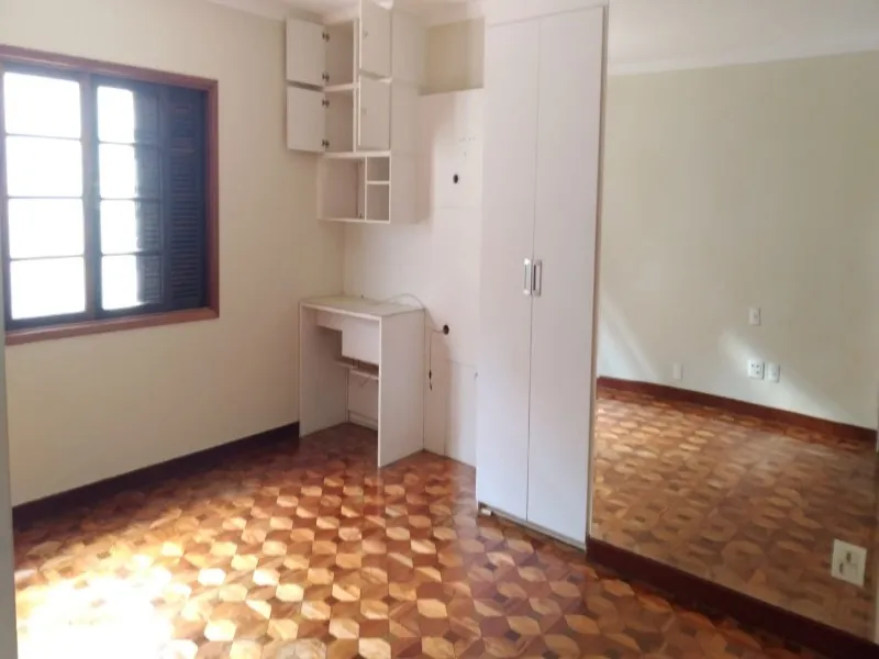 Imagem Imperdível: Casa à venda em Jardim das Laranjeiras, São Paulo-SP! 3 quartos, 2 suítes, 2 banheiros, 4 vagas de garagem, 250m².