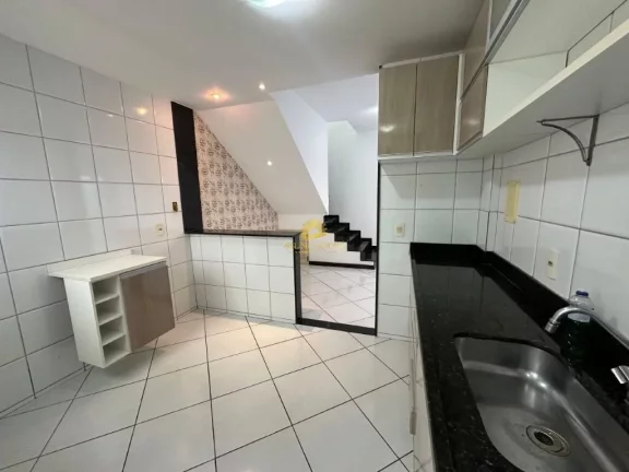 Imagem Descubra a tranquilidade e a conveniência de morar em uma casa duplex charmosa e completa em Guarap...