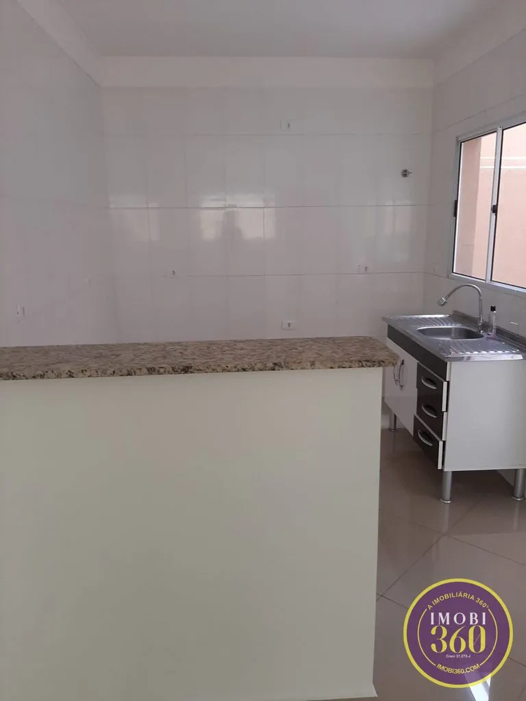 Imagem Casa em Condomínio Fechado com 02 Suítes com 02 vagas de garagem na Vila RéRé